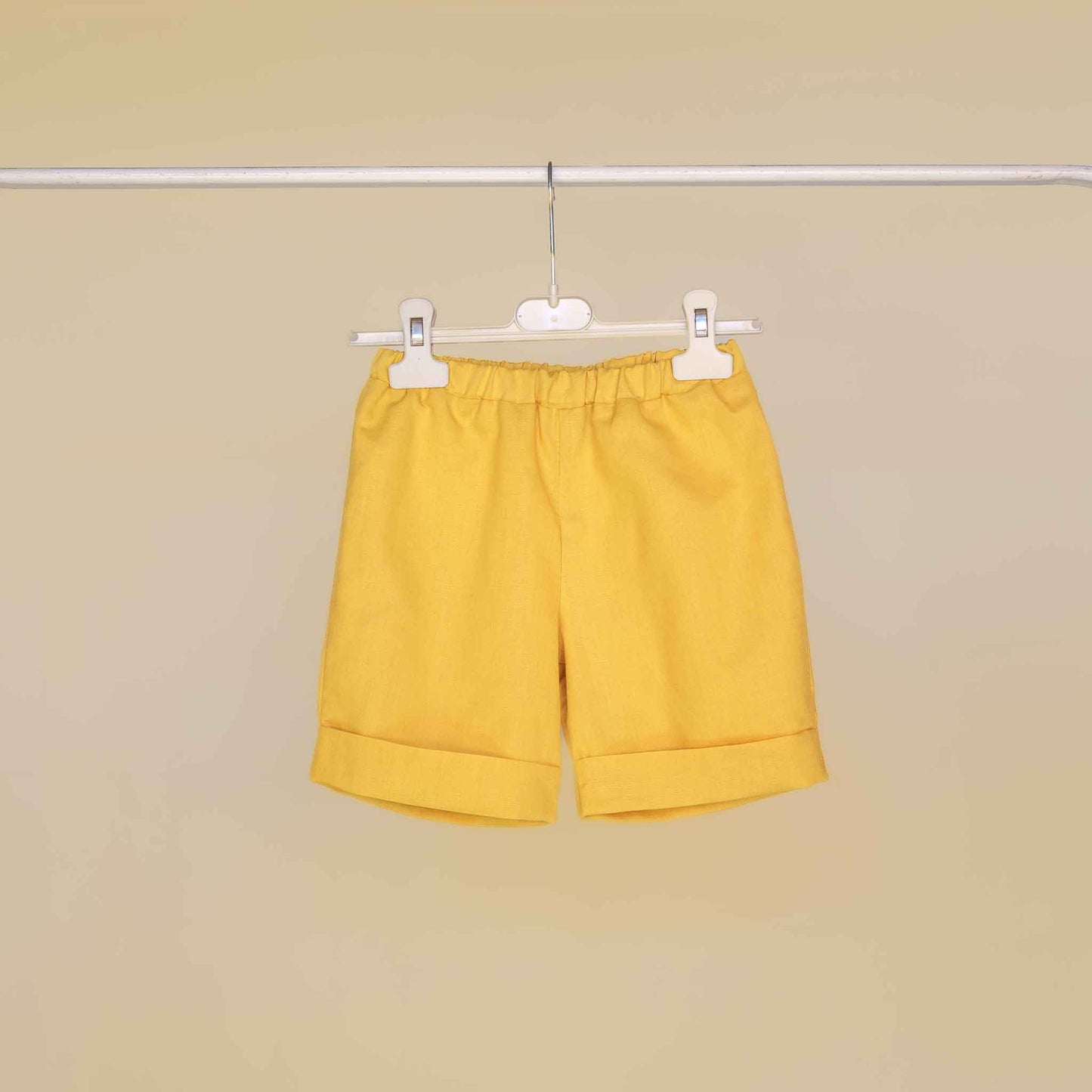Bermuda short bambino elasticato con risvolto giallo