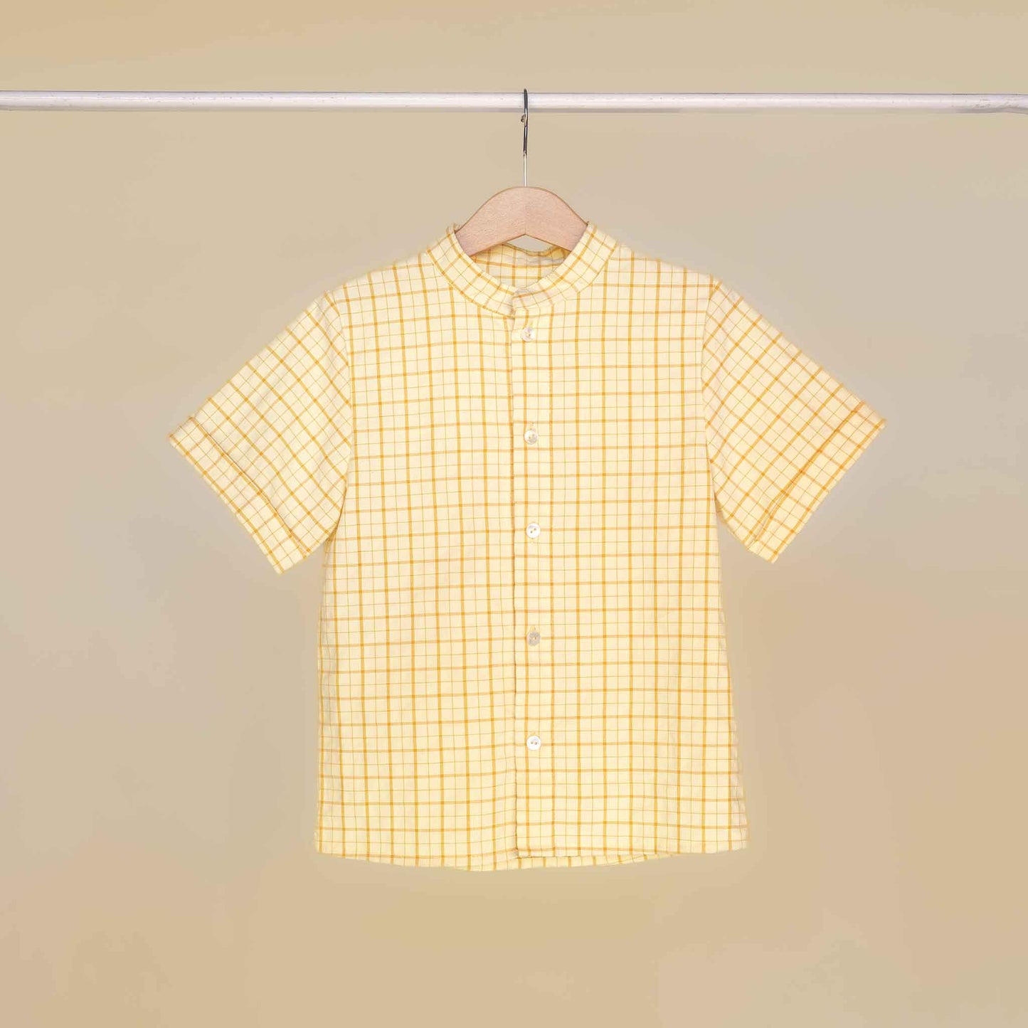 Camicia classica collo coreana fantasia a righe colore giallo mezza manica