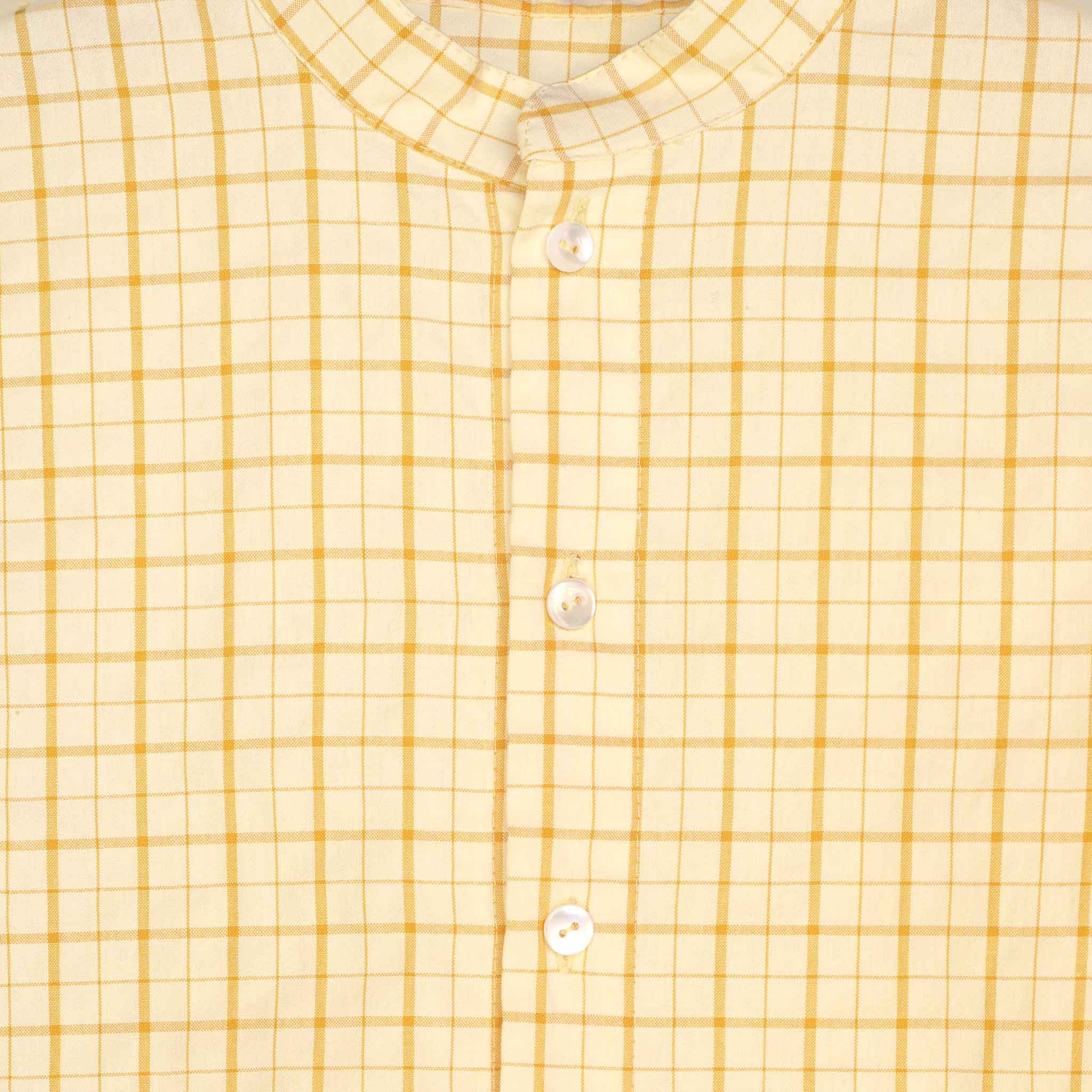 Camicia classica collo coreana fantasia a righe colore giallo mezza manica particolare abbottonatura