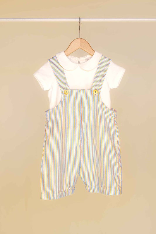 Completo salopette bambino con righe sottili multicolor e t-shirt girocollo con collo tondo vista anteriore