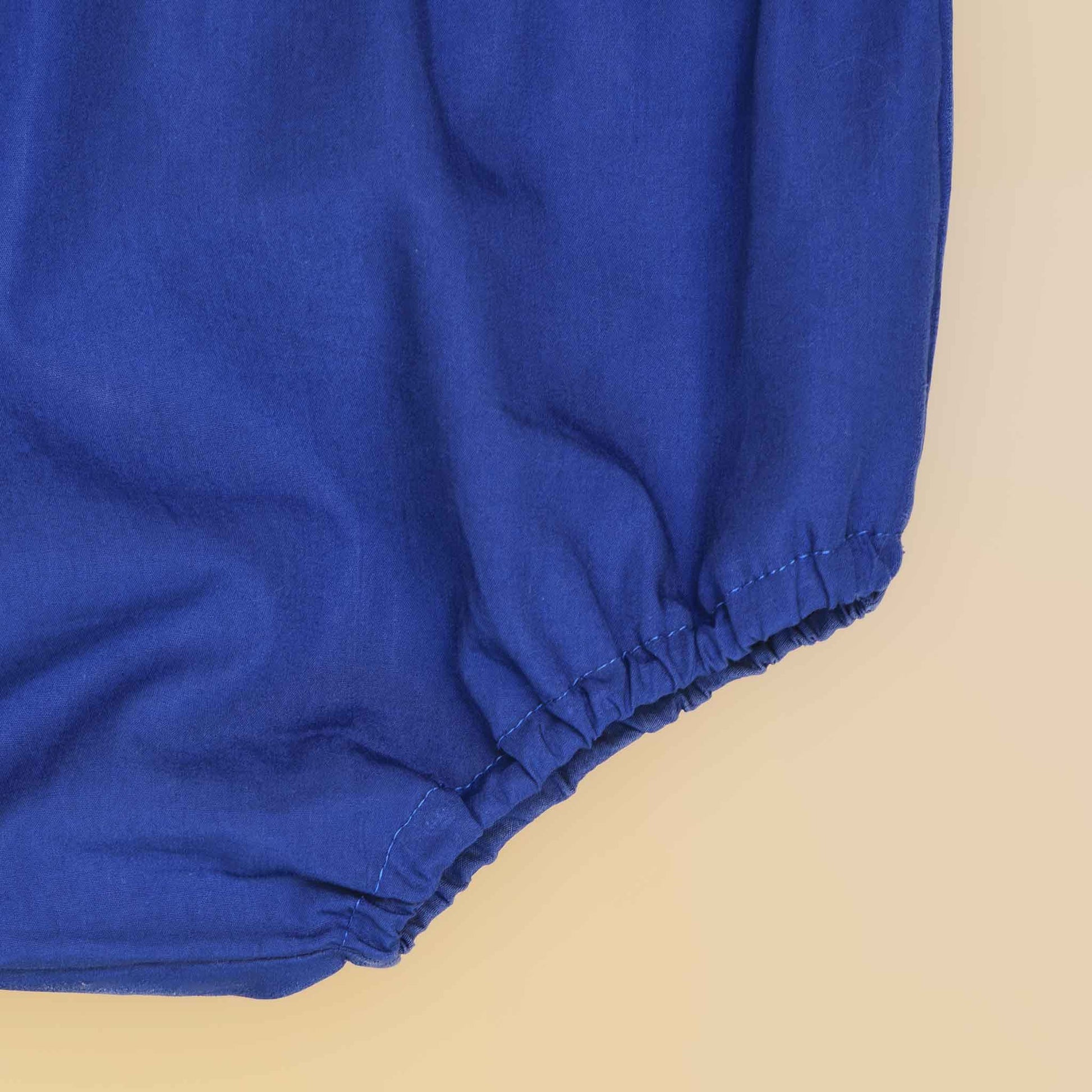 Mutandina coulotte neonato in tessuto di colore blu  particolare cucitura